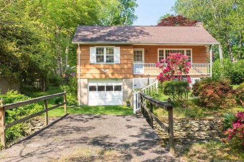 114 Bassick Rd, Bridgeport, CT 06611-2910