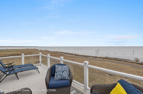 1600 Bch Blvd, Lacey NJ  08731-5031 exterior