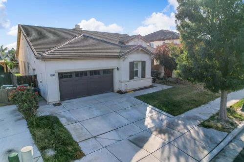 15846 Crescent Park Cir, Lathrop, CA 95330-8621