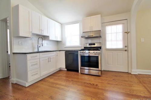 161 Dixon St, Bridgeport, CT 06604-1804