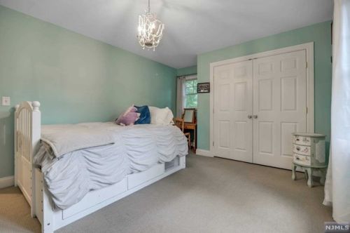 11 Cherokee Trl, Oakland NJ  07436-3011 exterior