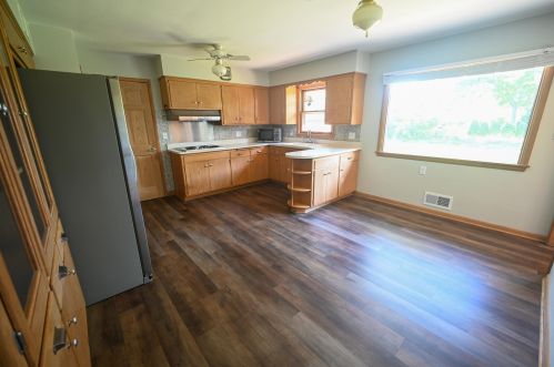 14035 Sun Valley Dr, Waukesha, WI 53151-6835