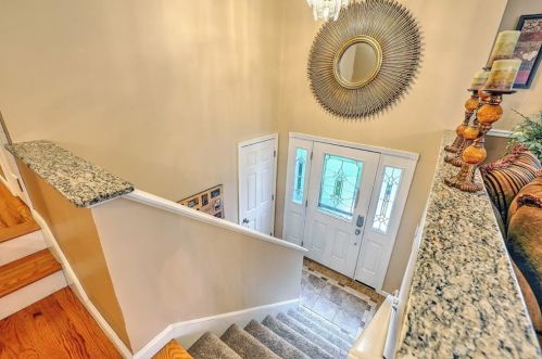 4 Cote Ct, Coventry, RI 02816-5385