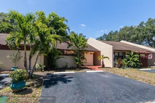 9618 16th St, Hollywood, FL 33024-4443