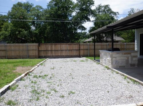 2900 Thannisch Ave, Fort Worth TX  76105-4721 exterior