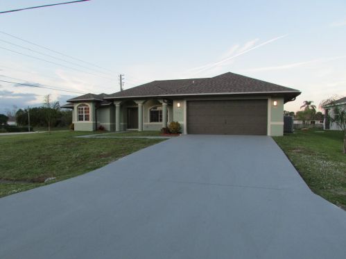 1297 Ackard Ave, Fort Pierce, FL 34953-2854