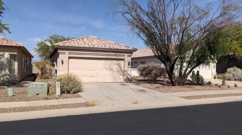 9284 Scarlet Canyon Dr, Tucson, AZ 85743-5137