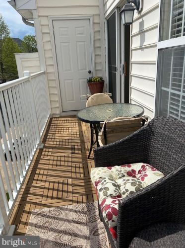 5013 Anchorstone Dr, Woodbridge VA  22192-5360 exterior