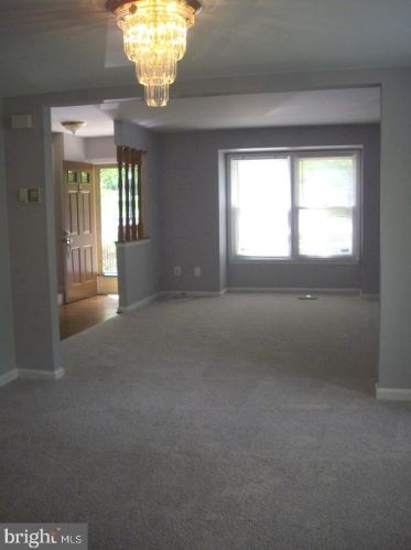 9017 Armendown Dr, Springfield VA  22152-2138 exterior