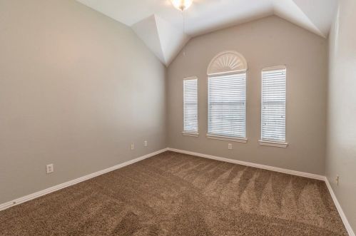 1405 Glen Hollow Ln, Lewisville TX  75028-3870 exterior