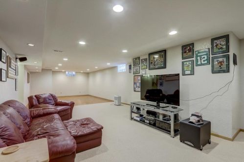 5237 20th St, Milwaukee WI 53233-2548 exterior