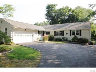 44 Clb Cir, Stamford CT  06905-2115 exterior