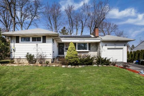 28 Barnwell Dr, White Plains, NY 10607-1127