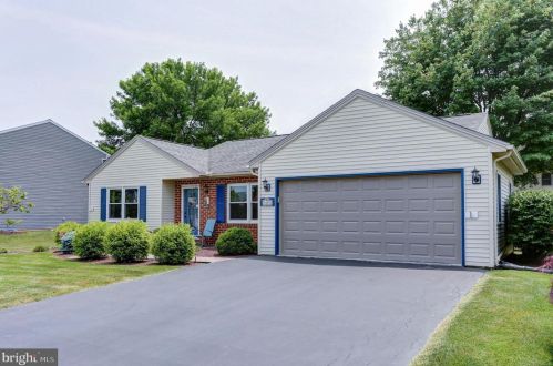 55 Pine Ridge Cir, West Enola, PA 17025-2056