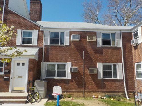 75-11 254th St, Floral Park, NY 11004-1203