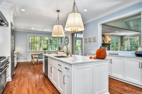 323 Smith Ridge Rd, New Canaan CT  06840-3625 exterior