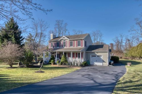490 Willow Dr, Greenport, NY 11944-2059
