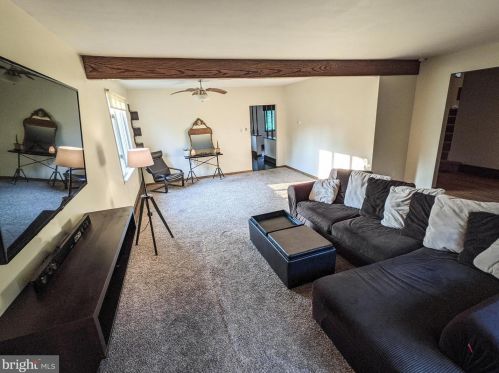 619 Davis Rd, Cheltenham PA  19012-1636 exterior