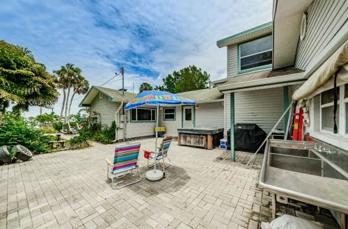 4832 Sunset Blvd, Port Richey FL  34668-6443 exterior