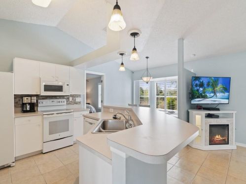 8425 102 Ct, Vero Beach FL  32967-3282 exterior