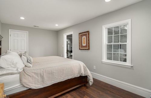 1701 Friendly Ave, Greensboro NC  27403-1238 exterior