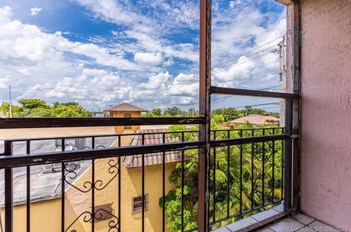 1255 53rd St, Hialeah FL  33012-9001 exterior