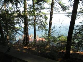 563 Forest Rd, Tuftonboro, NH 03894-4048