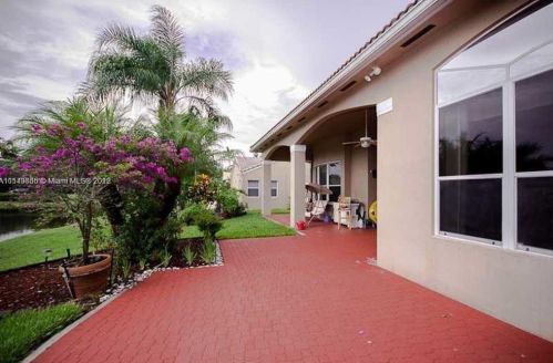 338 188th Ter, Hollywood FL  33029-5440 exterior