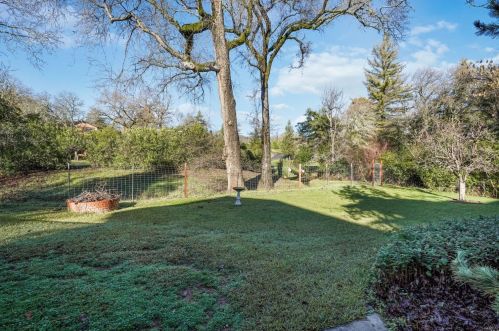 930 Live Oak Ave, Ukiah CA  95482-3733 exterior