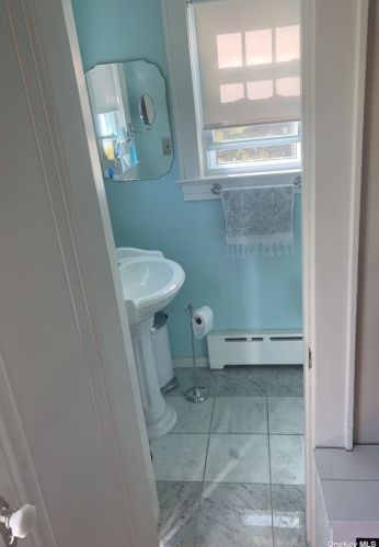 25 Bayview Ave, Islip Manor NY  11751-4221 exterior