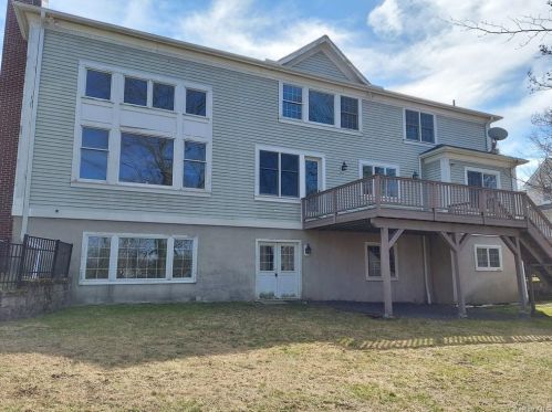 46 Forest Lake Dr, White Plains, NY 10604-1132