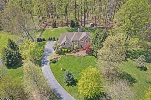 22 Cowie Rd, Chester, NJ 07930-2841