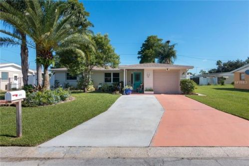 4723 Phoenix Ave, Tarpon Springs, FL 34690-5704
