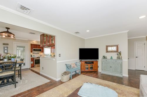 2308 Oakdale Ave, Seaford NY  11783-3141 exterior