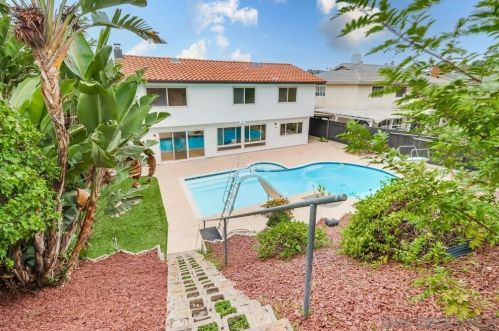 6319 Lake Athabaska Pl, San Diego CA  92119-3526 exterior