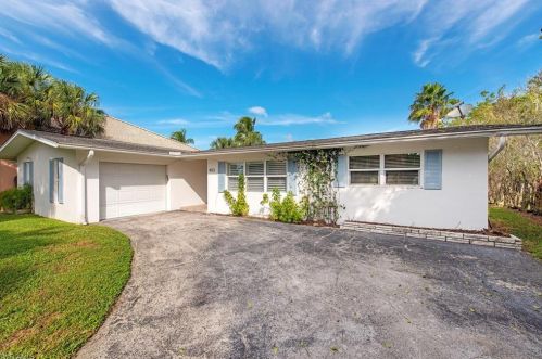 453 Germain Ave, Naples, FL 34108-2127