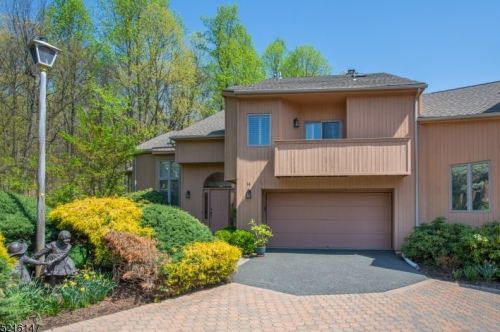 14 Robinhood Dr, Mountain Lakes, NJ 07046-1462
