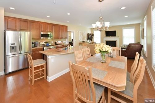 308 Four Seasons Ln, Montvale NJ  07645-1859 exterior