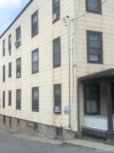 65 Robertson Ave, White Plains, NY 10606-1347