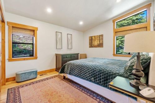 11298 Ski Slope Way, Truckee CA  96161-6603 exterior