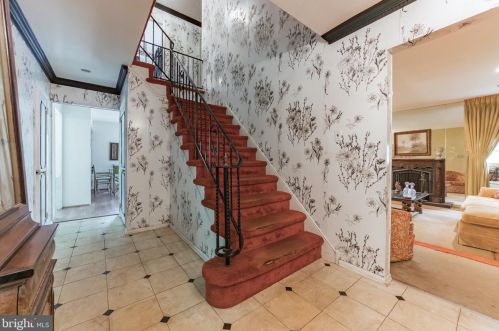 3 Scarlet Oak Dr, Miquon, PA 19444-2420