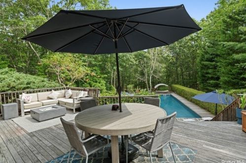 36 Ancient Hwy, East Hampton NY  11937-2568 exterior