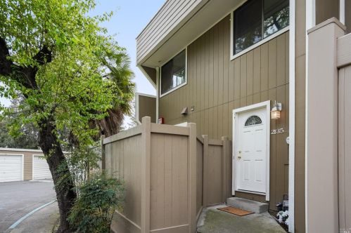 2135 Steele Ln, Santa Rosa, CA 95403-3474