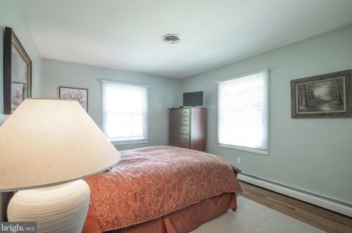 932 Queens Dr, Yardley PA  19067-4528 exterior