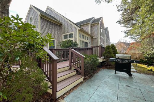 12 Gold Leaf Ln, Mashpee MA 02649-3556 exterior