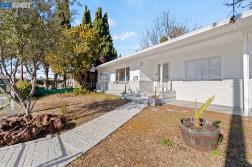 350 Raymond Dr, Hayward, CA 94544-4022
