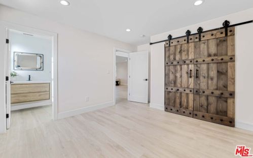 11512 La Maida St, North Hollywood CA  91601-4323 exterior