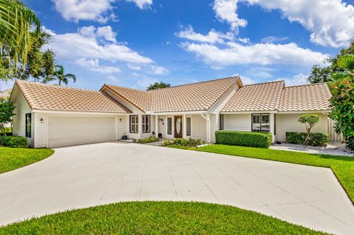 15 Glencairn Rd, West Palm Beach, FL 33418-6840