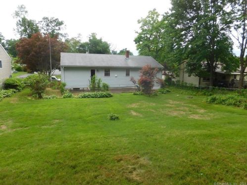 92 Eastwood Rd, Bridgeport, CT 06606-1408
