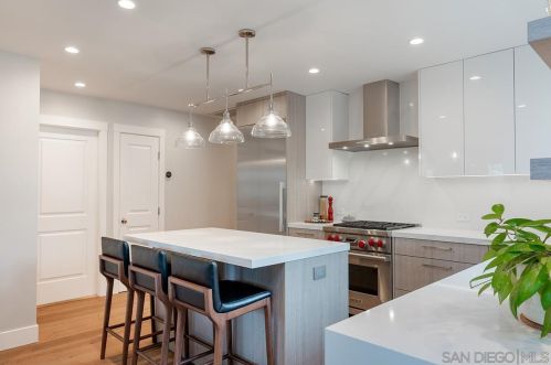 3077 Ducommun Ave, San Diego CA 92122-2221 exterior